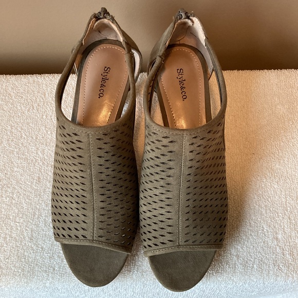 NWOT - Style $ Co Shooties. Size 9. - Picture 5 of 12